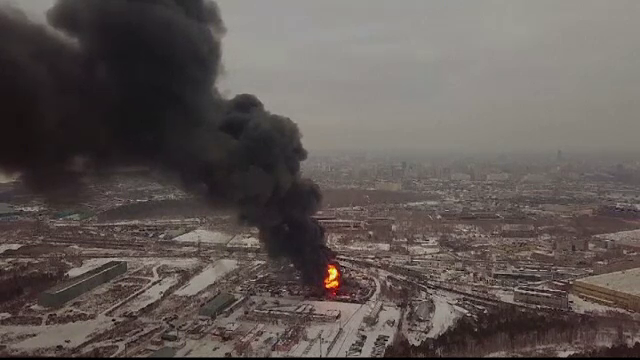 Incendiu uriaș în Rusia. Pompierii s-au luptat ore întregi să stingă flăcările