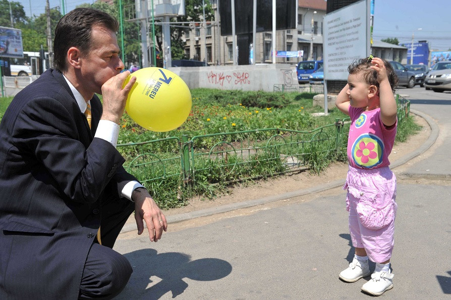 Reacția lui Orban privind dublarea alocațiilor pentru copii: "PSD nu a înțeles nimic"