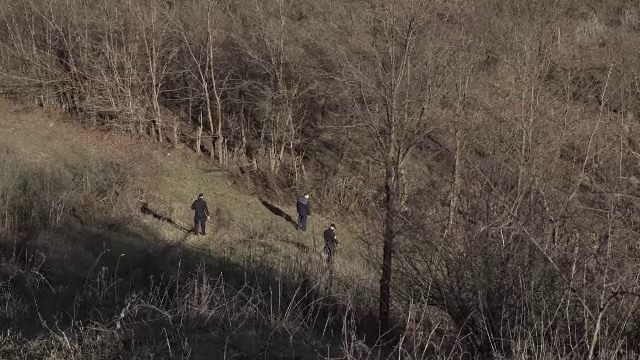 Deţinutul extrem de periculos evadat de la Săpoca a fost găsit spânzurat