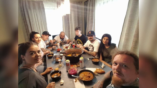 Recompense pentru angajaţi, de Crăciun: „O să avem o cântăreață și o prezentare de modă”