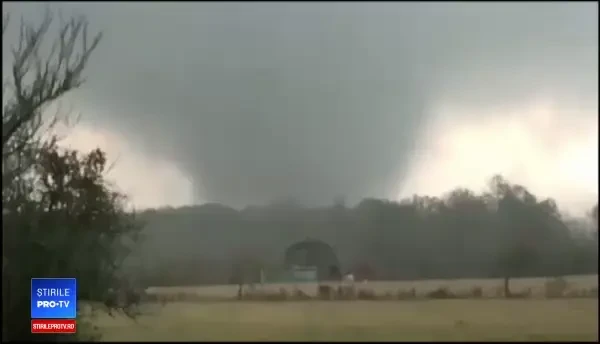 Trei oameni au murit după ce zeci de tornade au măturat sudul Statelor Unite