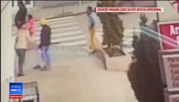 Scene de groază în Galați: un bărbat și-a înjunghiat în plină stradă soția. Reacția polițiștilor