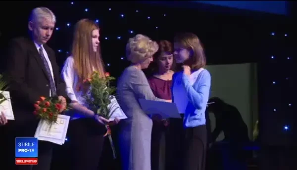 Premii pentru elevii cu medalii la olimpiadele internaţionale. Ce sume le-a dat Ministerul Educaţiei