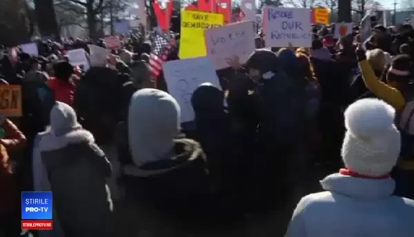 Procedura de destituire a lui Trump, votată în Camera Reprezentanților. Mii de oameni au ieșit pe străzi