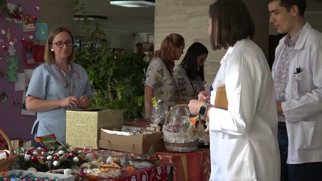 Târg de Crăciun cu produsele fabricate de pacientele spitalului din Târgu Mureș. Ce vor face cu banii