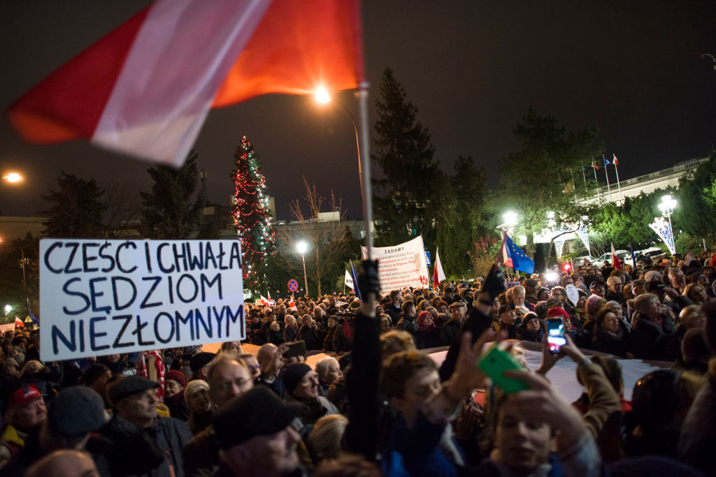 Proteste masive în Polonia. Mii de oameni, în stradă din cauza reformelor din justiție
