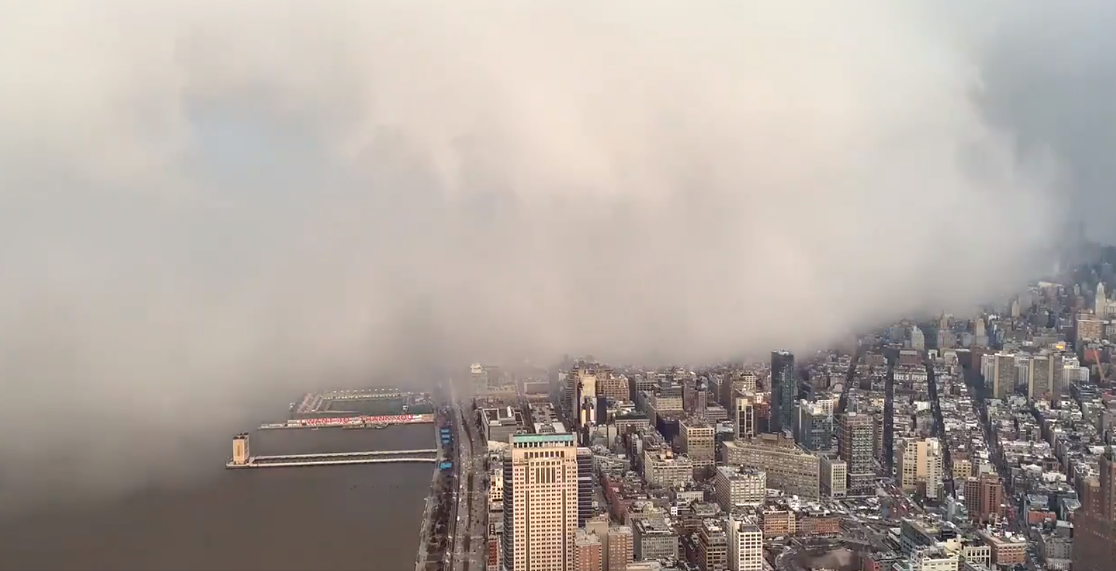 Fenomen meteorologic extrem de bizar în New York. Un nor imens a adus zăpadă în oraș