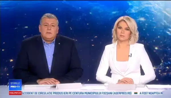 Șase oameni au murit după ce un autobuz supraetajat a intrat într-un copac