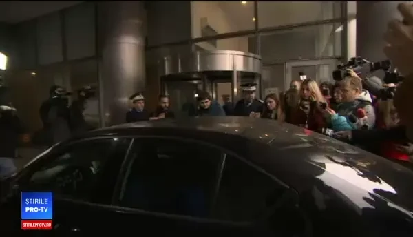 Carmen Dan, audiată la DIICOT în dosarul violenţelor din 10 august. Așteptată cu cătușe cu blăniță roz (2)