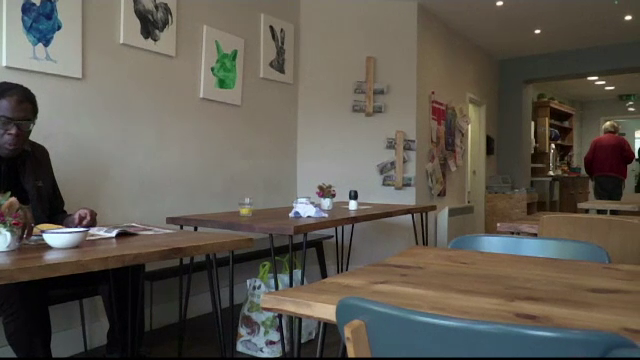 Cafeneaua în care oamenii pot plăti cât vor. Ce explicație are proprietarul