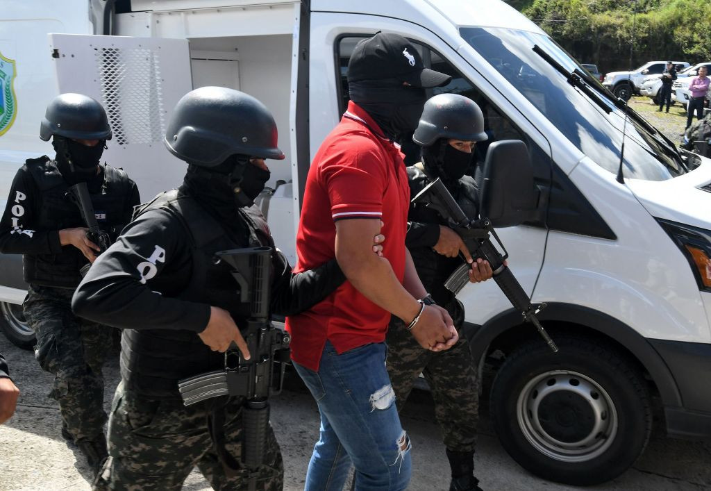 Peste 230 de membri ai unei celebre grupări criminale din SUA au fost arestați la New York