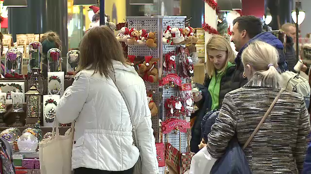 Forfotă în magazine și piețe. Programul hipermarketurilor de Crăciun