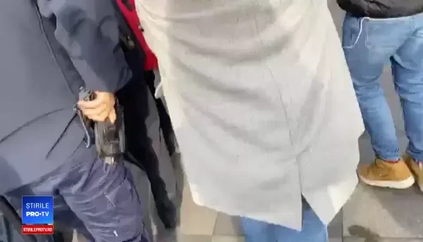 Incidente în Piața Universității. Gelu Voican Voiculescu a fost lovit în cap: ”La pușcărie!”