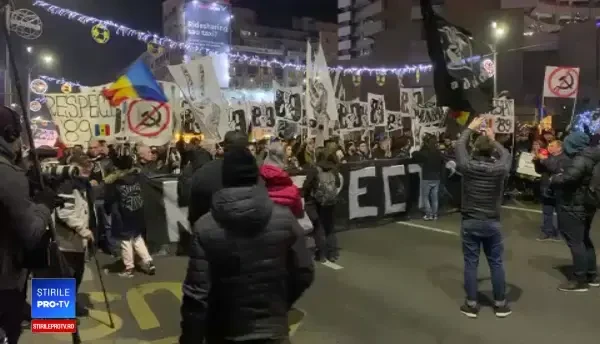 Marș pentru cinstirea eroilor Revoluției, în Piața Universității din București. VIDEO