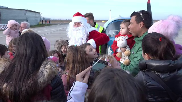 Întâlnire neobișnuită în Arad. Cum a apărut Moș Crăciun în fața copiilor