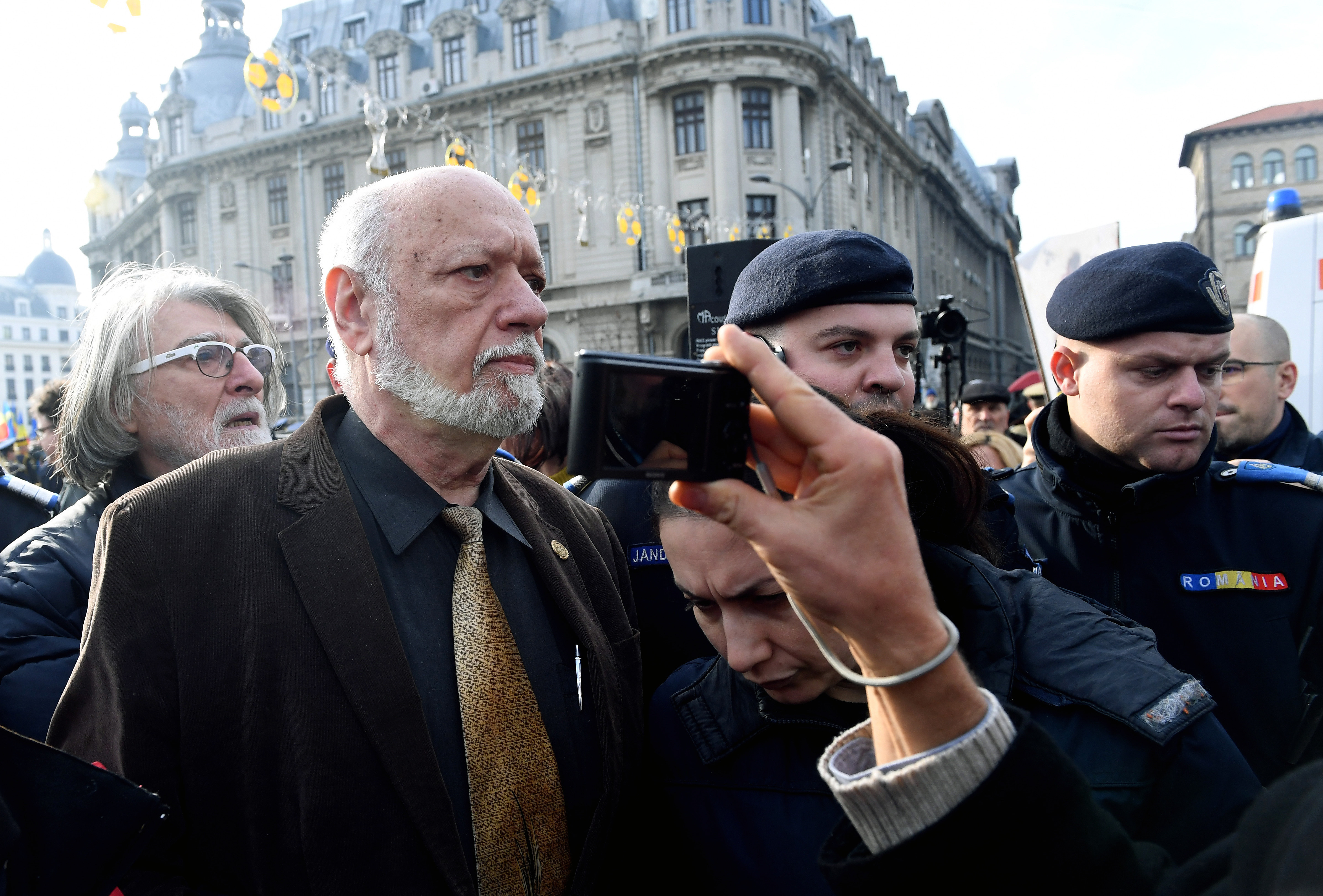 Gelu Voican Voiculescu, din nou în public, după incidentul din Piața Universității: Nu mi-e teamă