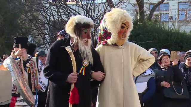 Festival de datini în Galați. Peste 300 de colindători îmbrăcați în costume populare