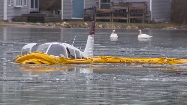 Aterizare forțată pe un lac înghețat. Pilotul aeronavei a scăpat ca prin minune