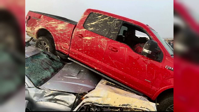Accident uriaș în SUA. Zeci de oameni au fost răniți și peste 60 de mașini sunt avariate
