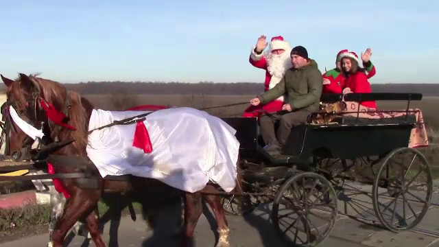 Moș Crăciun a ajuns mai devreme într-o localitate din Dâmbovița. Reacția celor mici