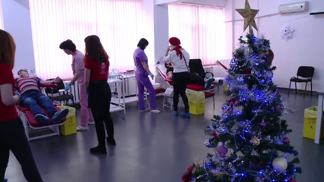 O femeie și-a sărbătorit ziua la un Centru de Transfuzie Sanguină, cu 100 de invitați