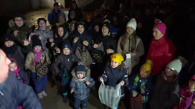 Mii de colindători din toată țara cu noaptea-n cap la colindat: „E vechi de sute de ani”