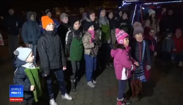 Mii de colindători din toată țara cu noaptea-n cap la colindat: „E vechi de sute de ani”