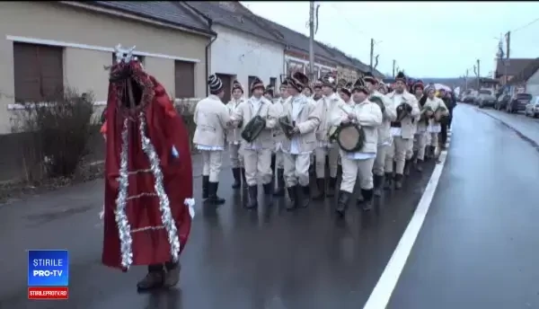 Dubașii din Sâvărșin au colindat Familia Regală: „Nu m-am așteptat la asta niciodată”