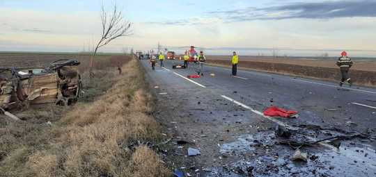 Accident pe DN 2. Trei persoane au murit și alte patru sunt rănite. Planul roșu, activat