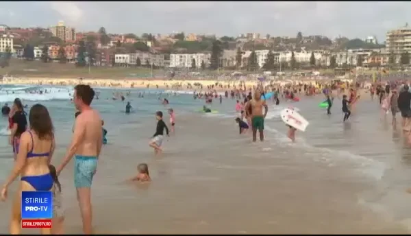 Cum au petrecut Crăciunul oamenii din toată lumea. De la plajele australiene la apele reci ale unui lac german