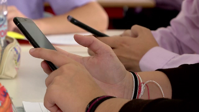 De la telefoanele în cuplaj la cel mai rapid internet din lume. Evoluția comunicațiilor în România, în ultimii 30 de ani