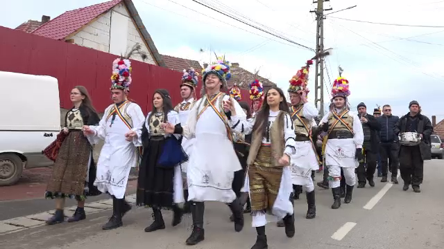 Tradiție românească veche de 100 de ani. În Ardeal, tinerii caută fete nemăritate