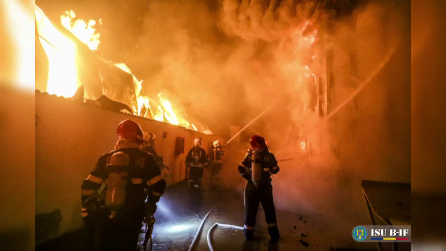 Incendiu devastator la un depozit de lângă Capitală. Populația, avertizată de RO-ALERT