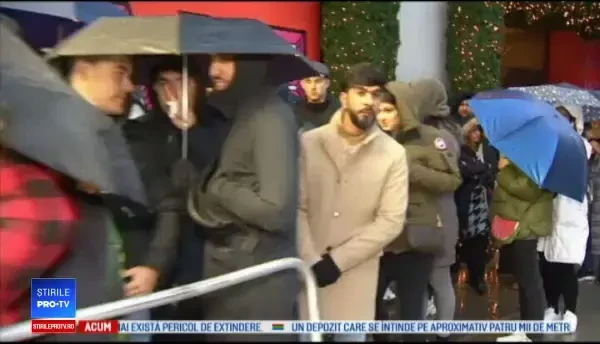 Ziua celor mai mari reduceri din an. Britanicii au dat năvală în centrele comerciale