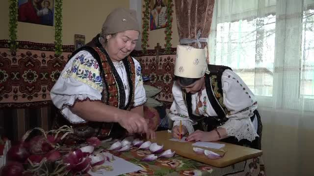 Cum va fi anul 2020. Gospodinele din Mureș au consultat „calendarul de ceapă”