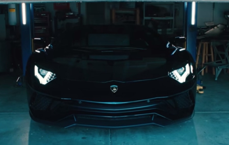 Surpriză uriașă pentru familia care şi-a făcut în casă un Lamborghini. Ce a primit de Crăciun