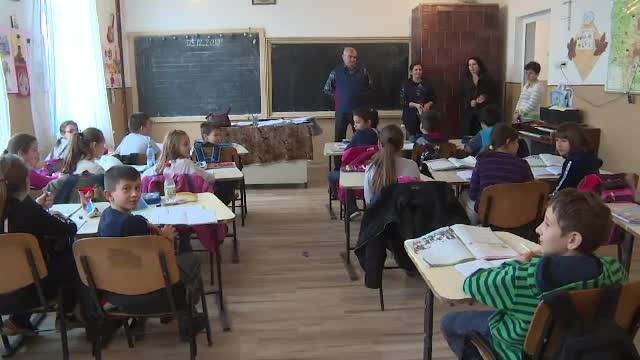 Guvernul pregătește noile reguli pentru redeschiderea şcolilor şi universităţilor la toamnă