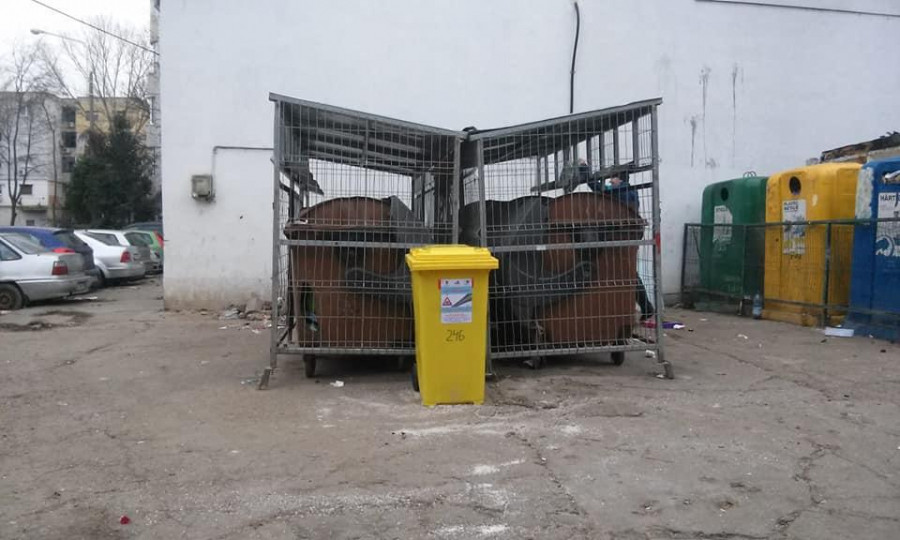 Hoții din Galați au furat trei pubele cu sare ce urma să fie folosită la topirea gheții pe alei