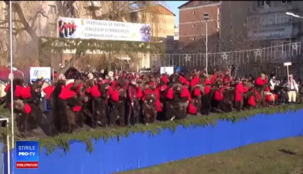 Spectacolul din judeţul Bacău care aduce turişti din toată lumea. A venit chiar și o vedetă