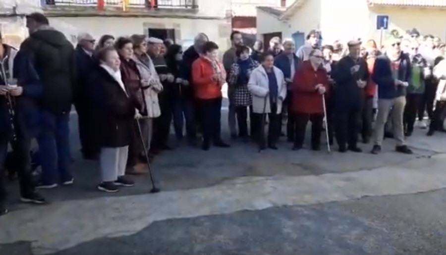 Motivul pentru care locuitorii unui sat din Spania au sărbătorit Anul Nou la prânz. VIDEO
