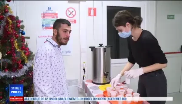 Reacția emoționantă a unui om fără adăpost, după ce a fost salvat din frig în miez de iarnă