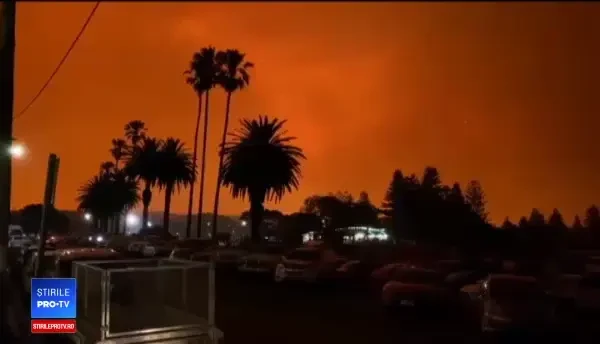 Imagini apocaliptice în Australia. Oamenii au fugit în mare pentru a scăpa de flăcări