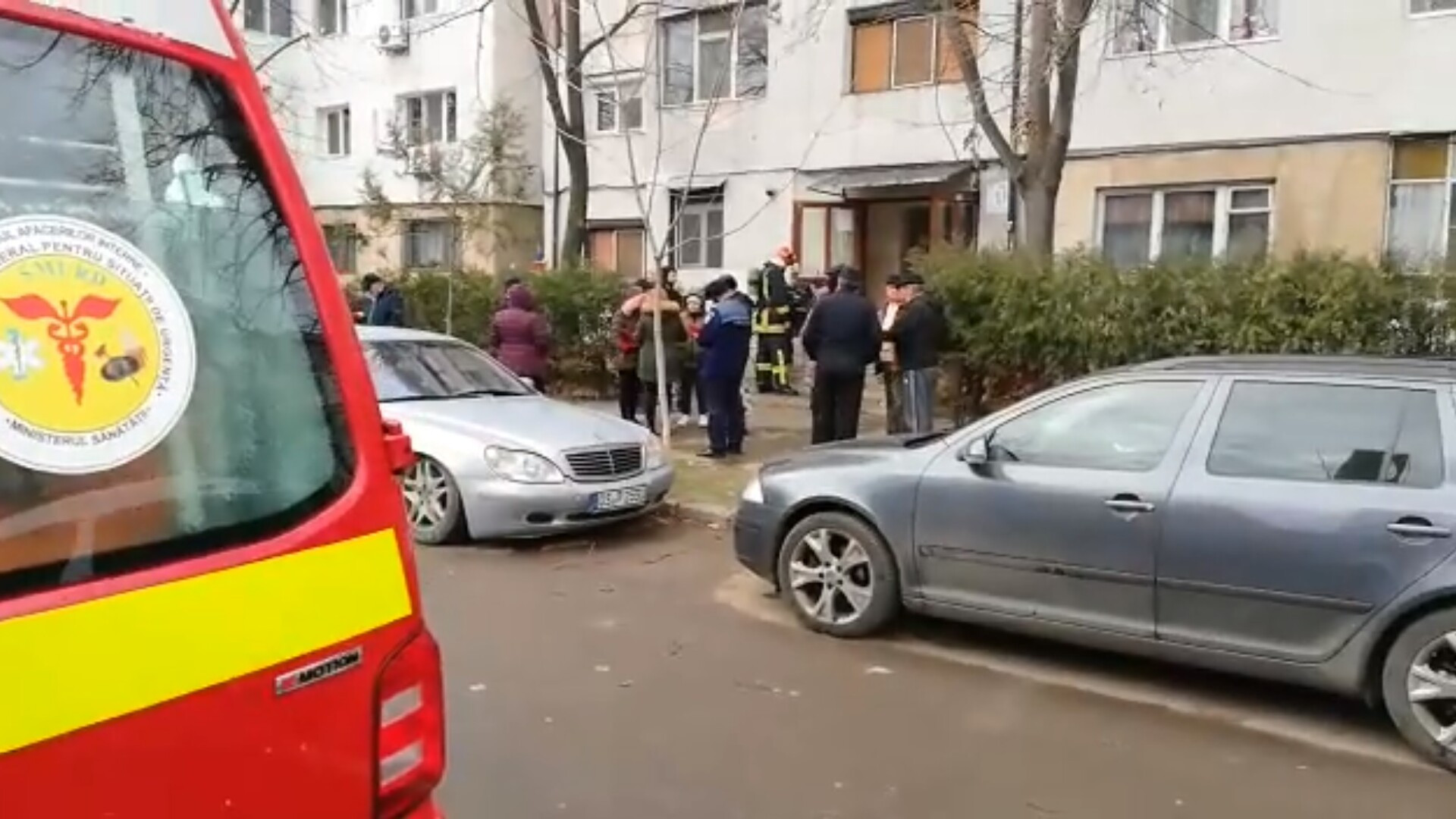 Bloc din Galaţi, evacuat din cauza mirosului oribil. Totul a pornit de la o ceartă în familie