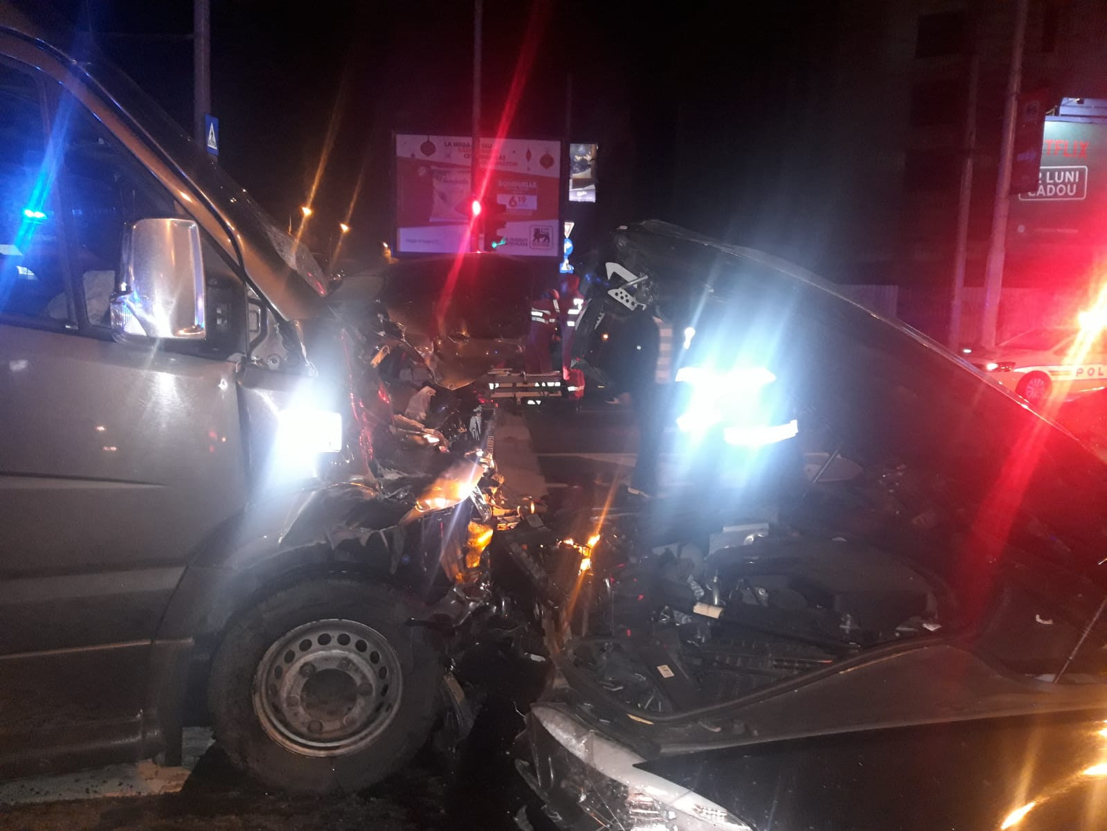 Accident rutier grav în Capitală. 21 de persoane, în maşinile implicate