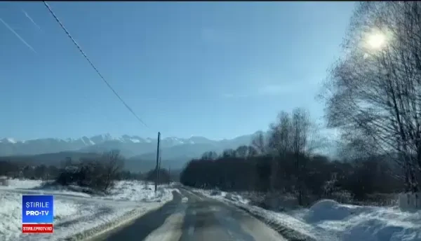 Imagini de poveste la poalele Făgărașului. Reacția turiștilor când văd căsuțele din lut