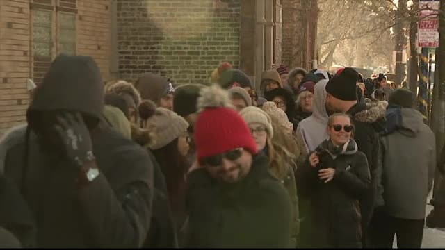 Mii de oameni la coadă la farmacii după ce consumul de marijuana a devenit legal în Illinois