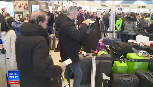 Haos pe aeroportul Henri Coandă. De ce s-a blocat banda pentru bagaje