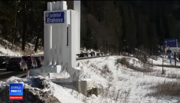 Trafic de coşmar pe DN1. Oamenii au făcut sudoku şi au discutat cu şoferii de pe contrasens