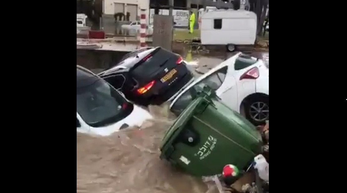 Scene de groază în Israel, în urma inundațiilor. Cel puțin două persoane au murit