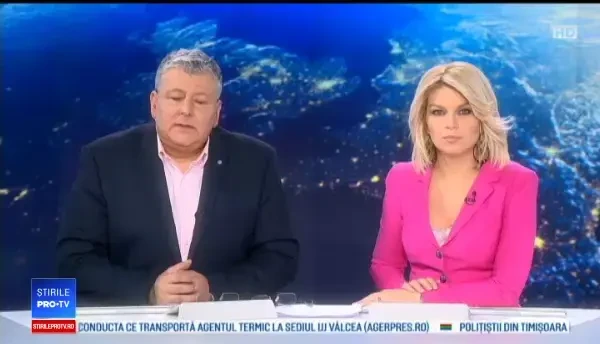 TIR scăpat de sub control pe o șosea cu polei. O mașină de poliție, la un pas să fie zdrobită